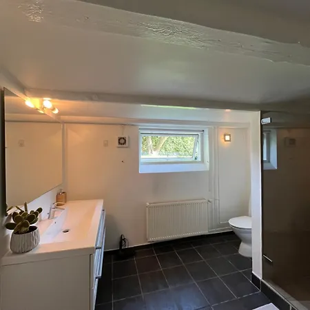 With Private Bathroom, 10-15 Min To Copenhagen * Søborg
