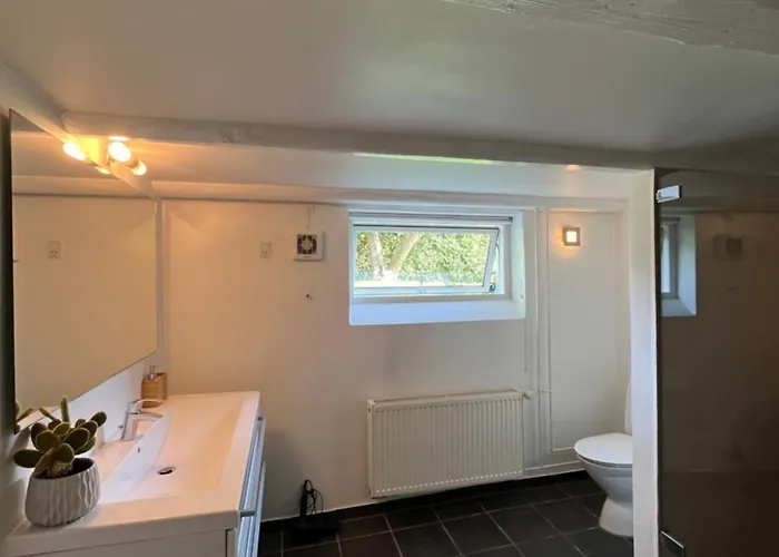 With Private Bathroom, 10-15 Min To Copenhagen * Søborg